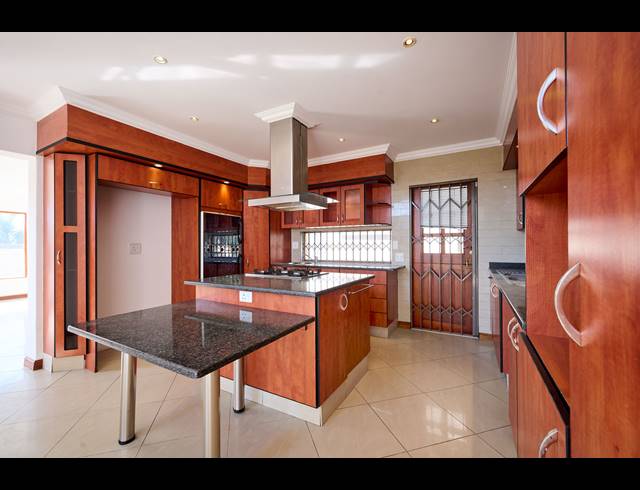 5 BEDROOM HOUSE FOR SALE IN BARBEQUE DOWNS